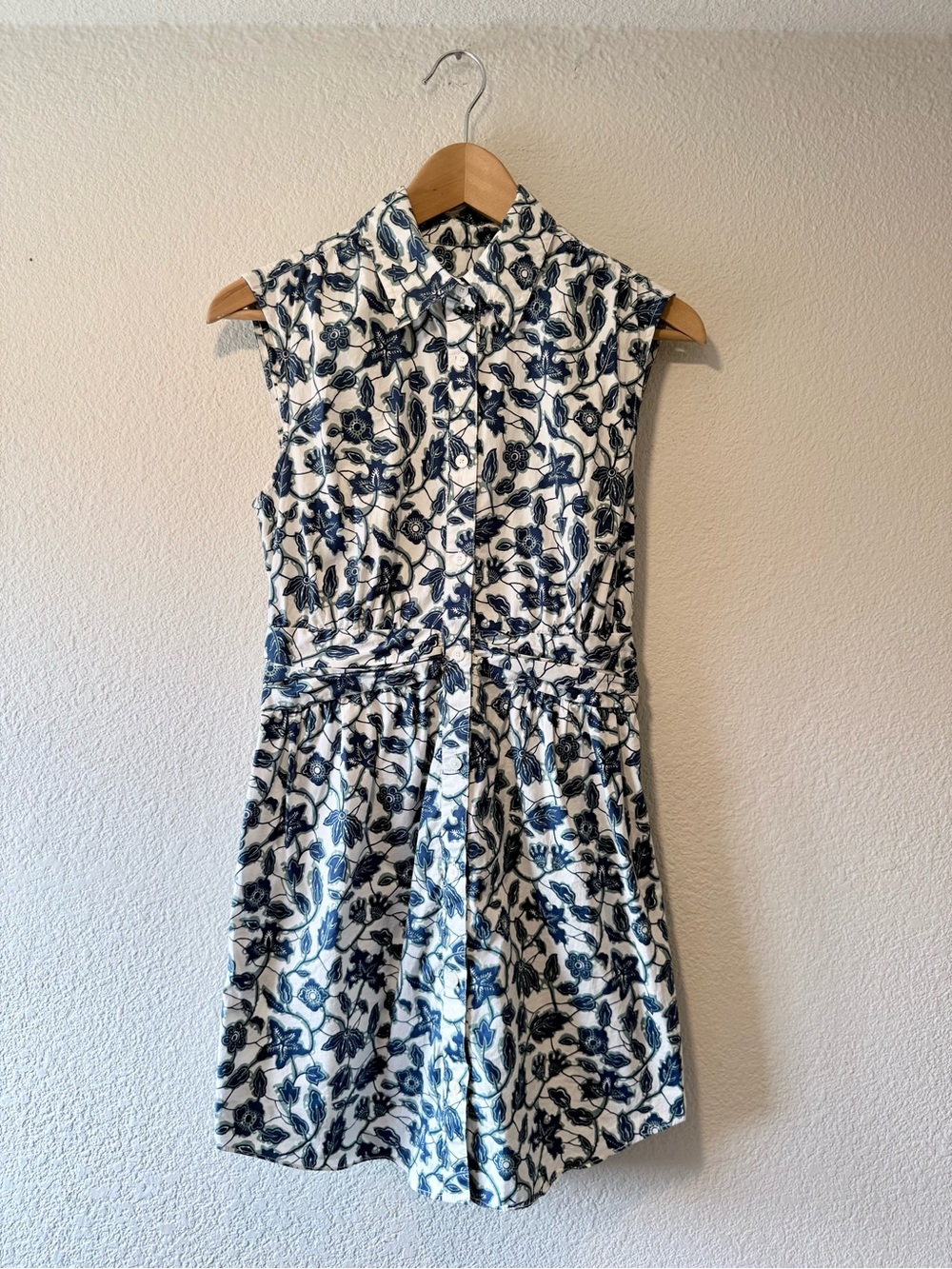 DEREK LAM 10 CROSBY White Sleeveless Shirt Dress with Navy Floral Print